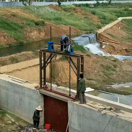 双吊点铸铁闸门现场安装图